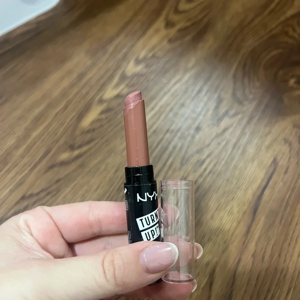 NYX Turnt Up Tuls Lipstick